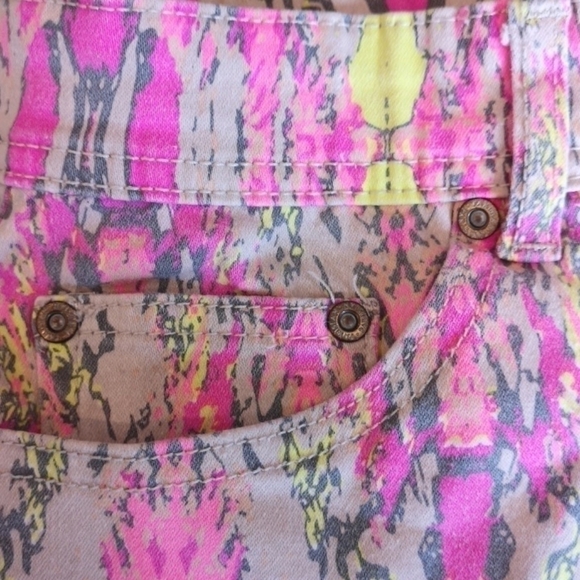 Parisian Bright Patterned High Waisted Shorts 7 - Picture 5 of 5